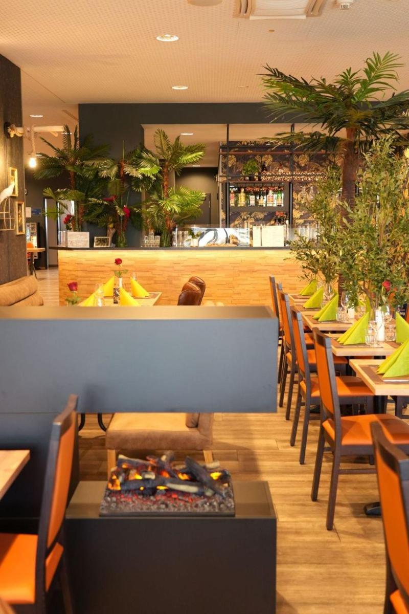 גרמרינג Hotel Amper מראה חיצוני תמונה